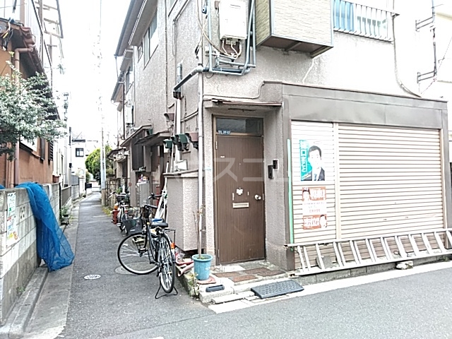 27/30 エントランス