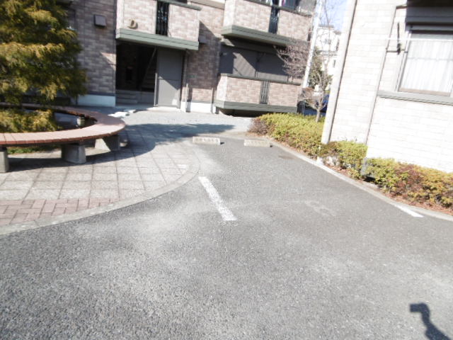 22/27 駐車場