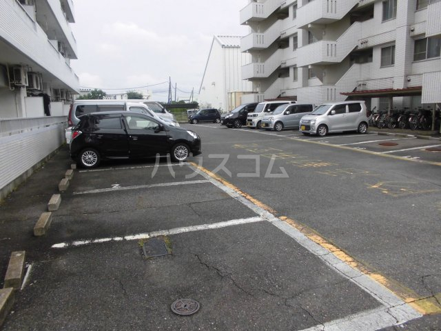 28/30 駐車場