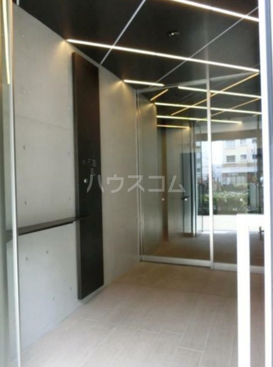 21/30 エントランス
