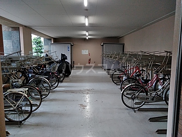 23/28 駐車場