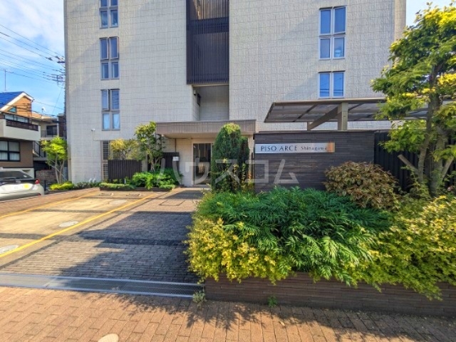 23/30 エントランス