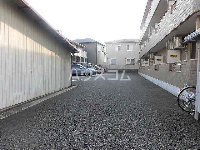 23/30 駐車場