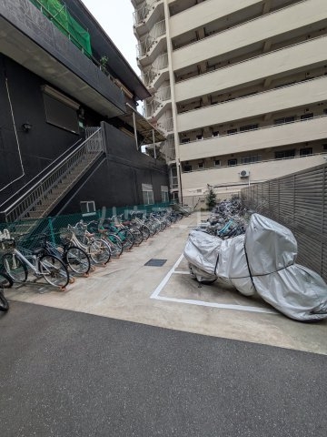 23/30 駐車場