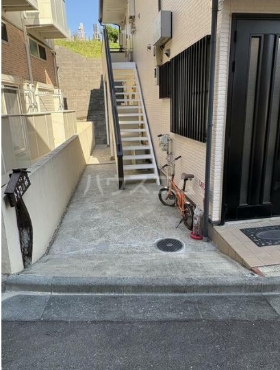 16/21 駐車場
