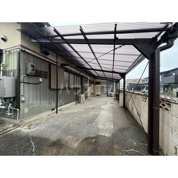 2/6 駐車場
