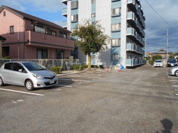 23/30 駐車場