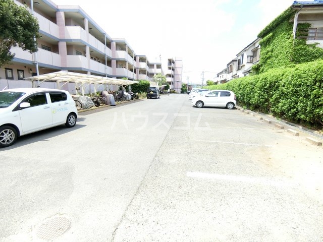 28/30 駐車場