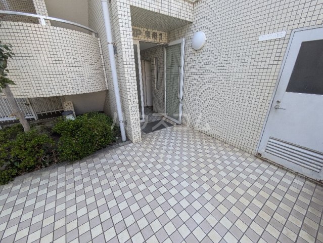 26/28 エントランス