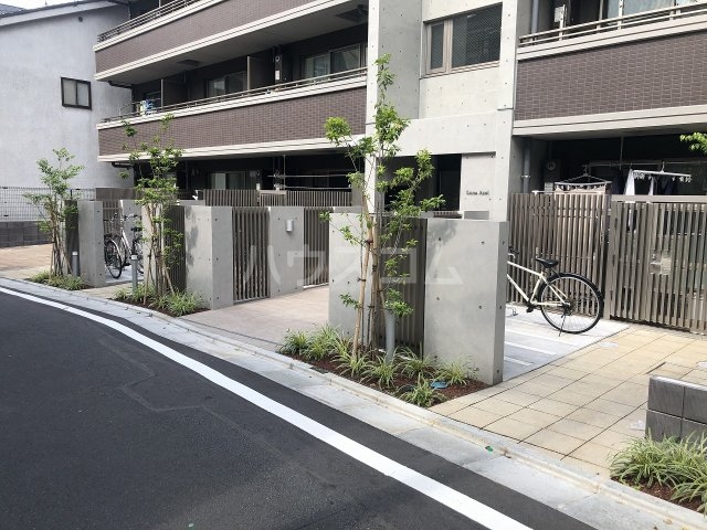 28/30 エントランス