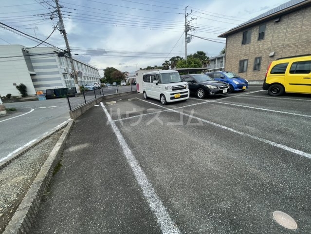 2/3 駐車場