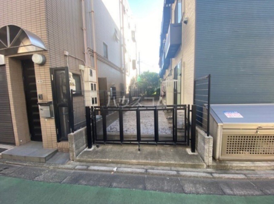 16/20 エントランス