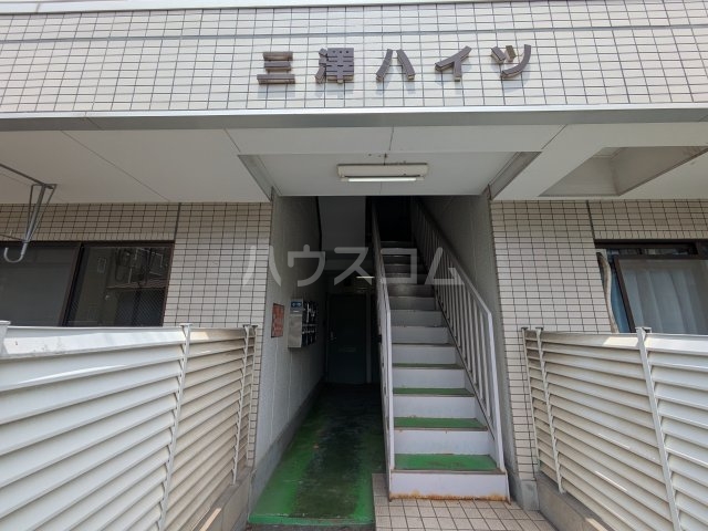 27/30 エントランス