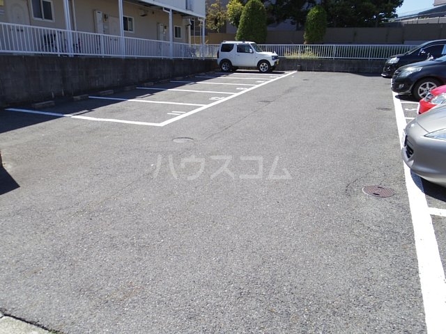23/30 駐車場