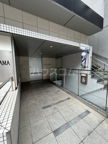 20/30 エントランス