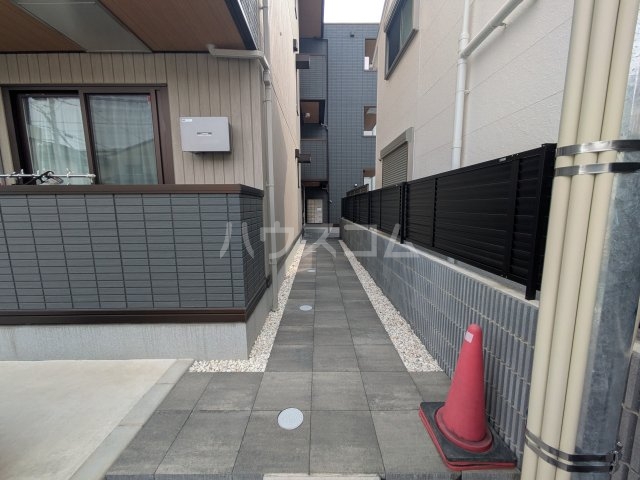 25/30 エントランス