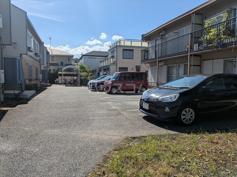 28/30 駐車場