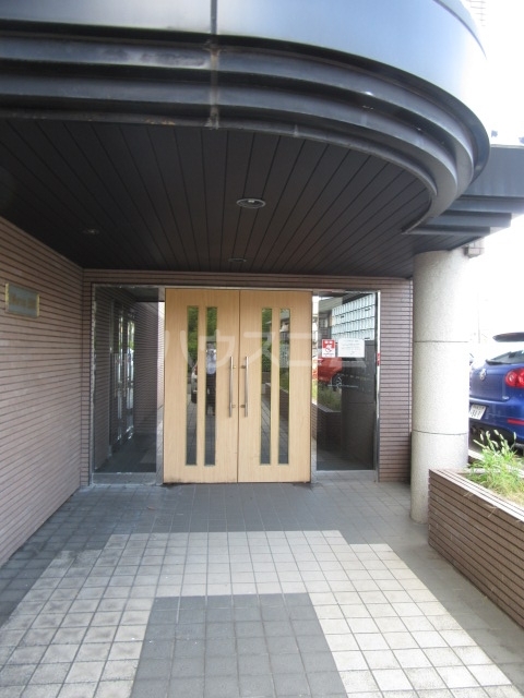 2/4 エントランス