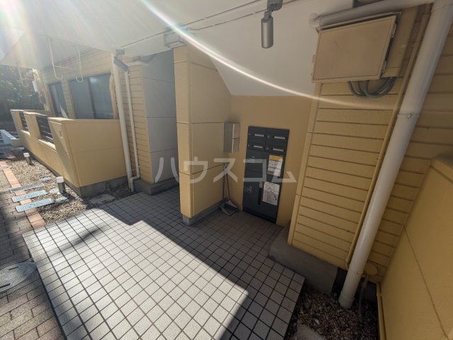 20/23 エントランス