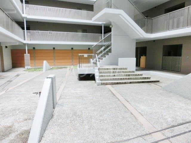 18/28 駐車場