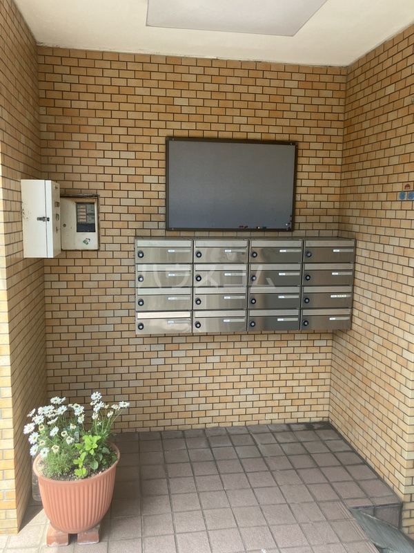 22/28 エントランス