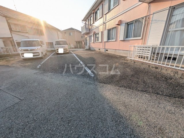 27/30 駐車場