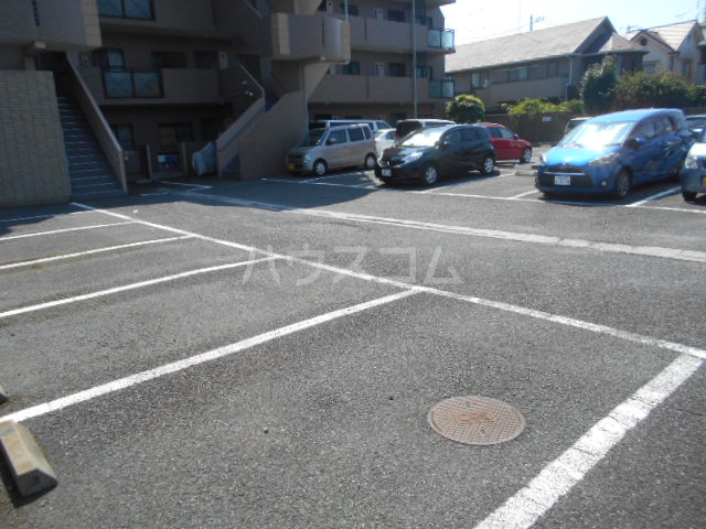 26/30 駐車場