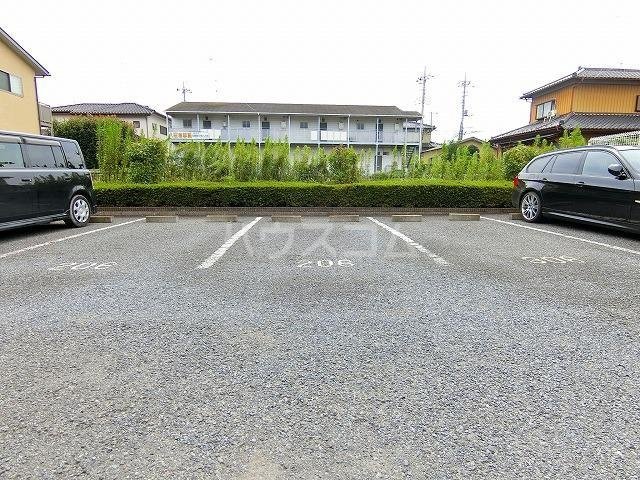 23/30 駐車場