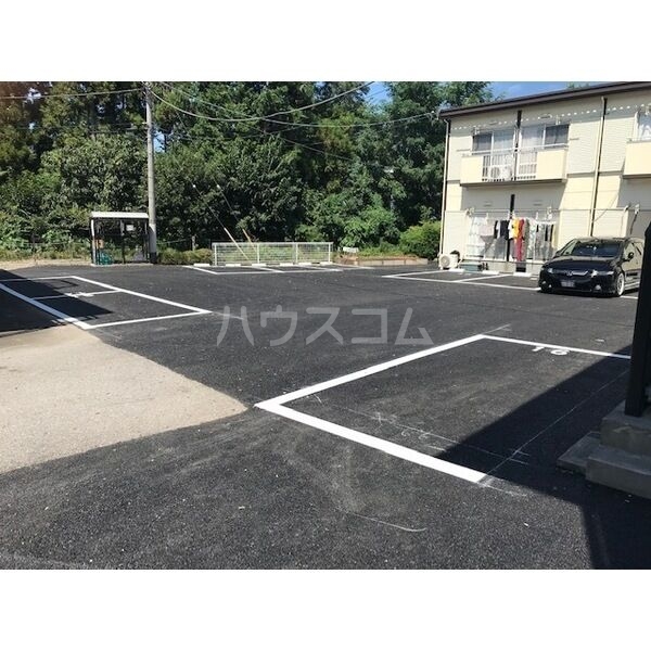13/13 駐車場