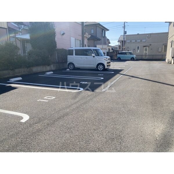 15/17 駐車場