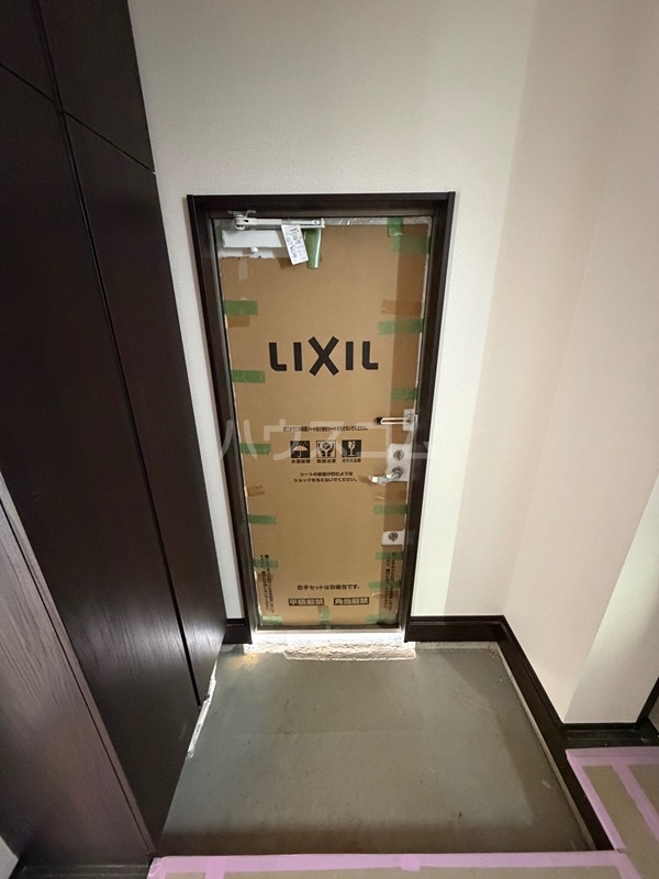 17/27 玄関