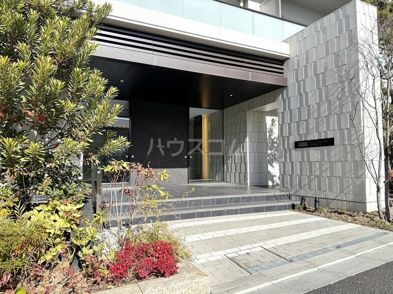 21/22 エントランス