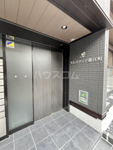 25/30 エントランス