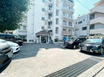 18/27 駐車場