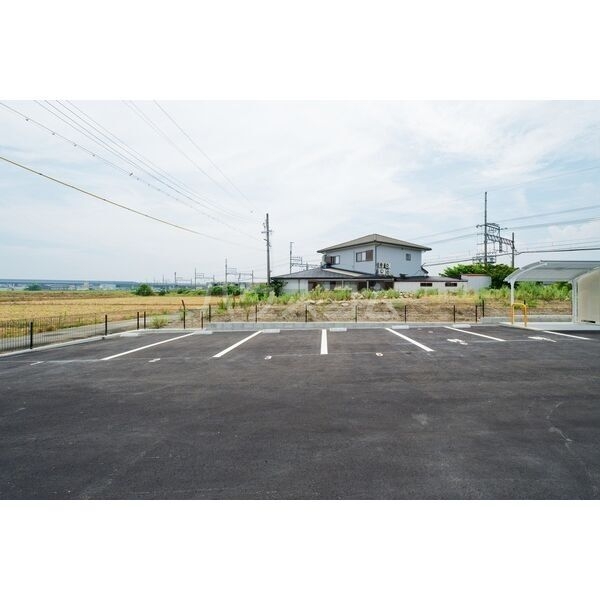 23/30 駐車場