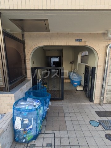 21/26 エントランス