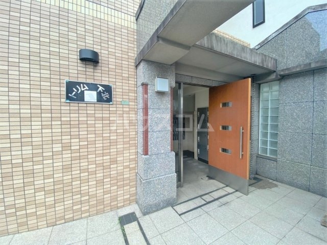 17/23 エントランス