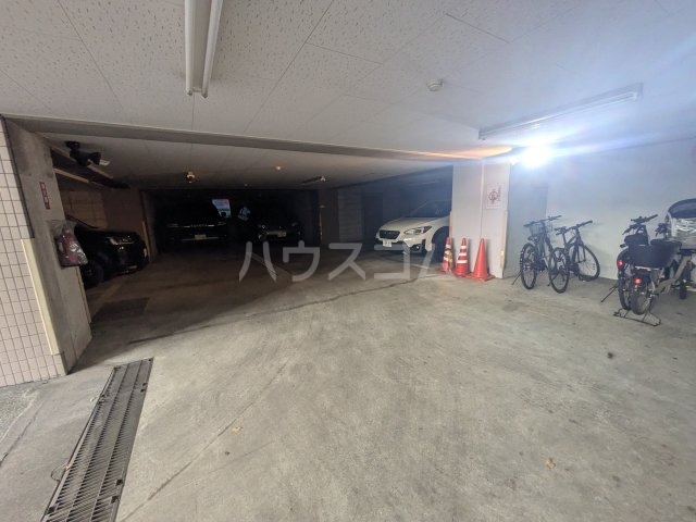 15/15 駐車場