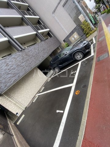27/30 駐車場