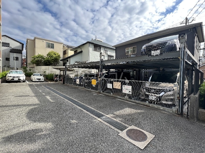 27/30 駐車場