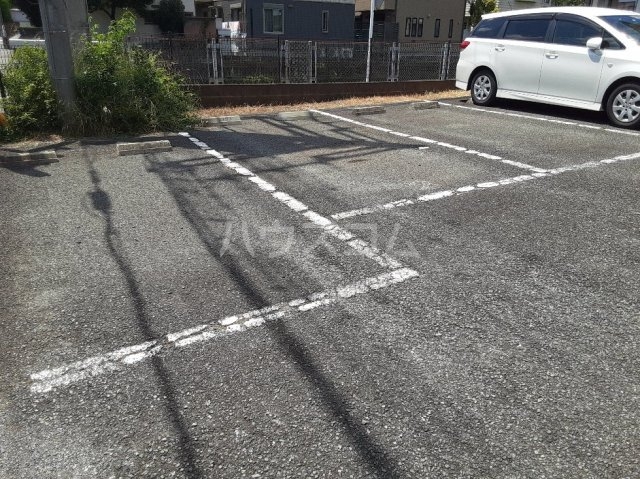 28/30 駐車場