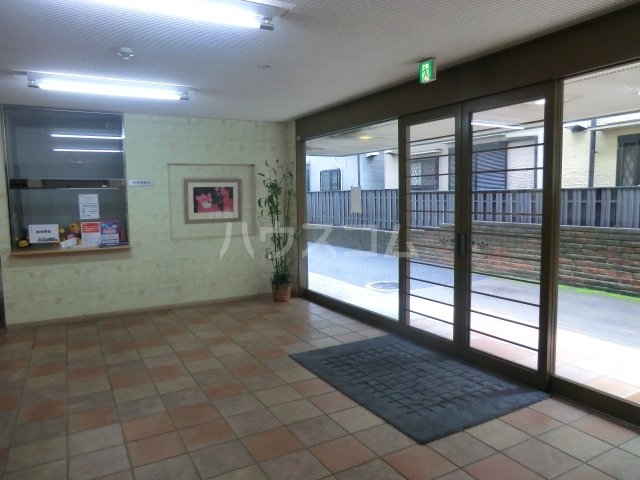 16/27 エントランス