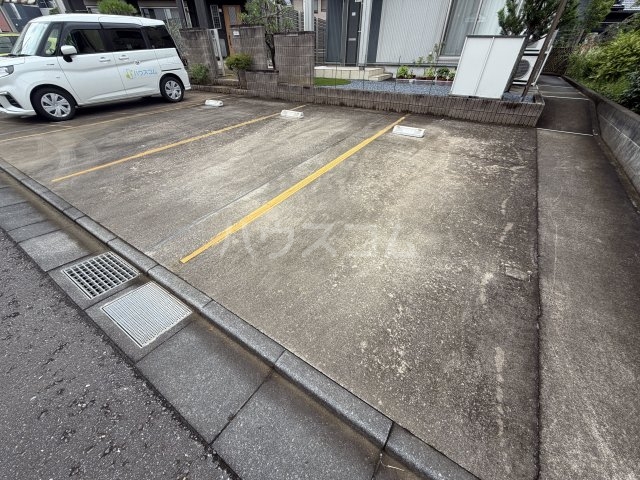 28/30 駐車場