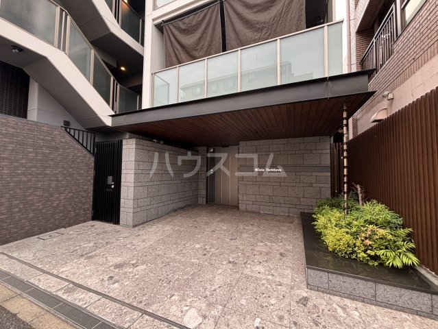 24/25 エントランス