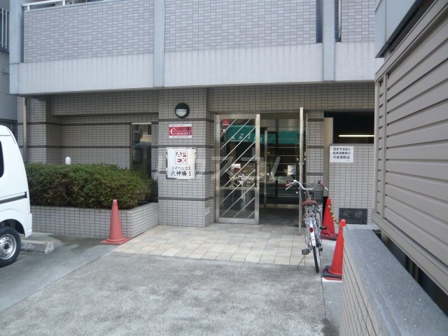 21/30 エントランス