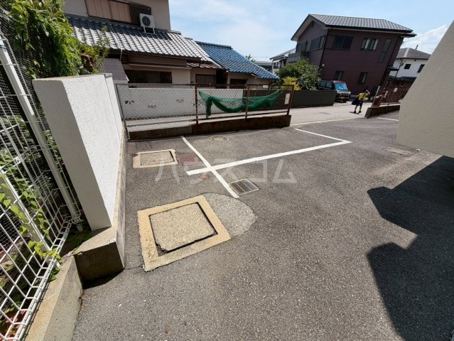27/30 駐車場