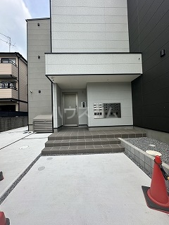2/4 エントランス