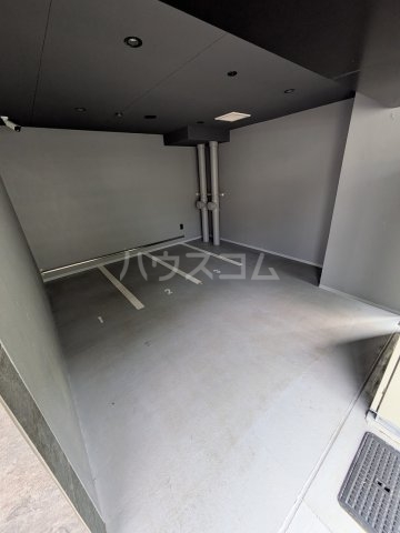 27/30 駐車場