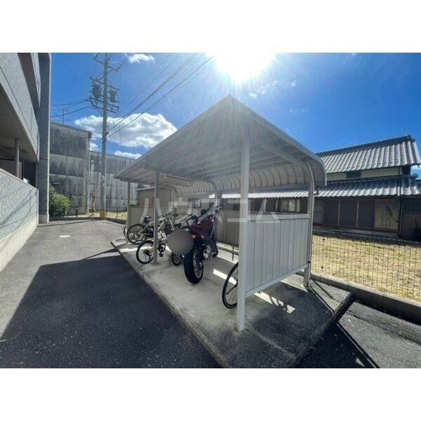 15/15 駐車場