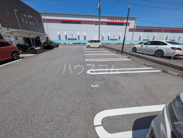 23/30 駐車場